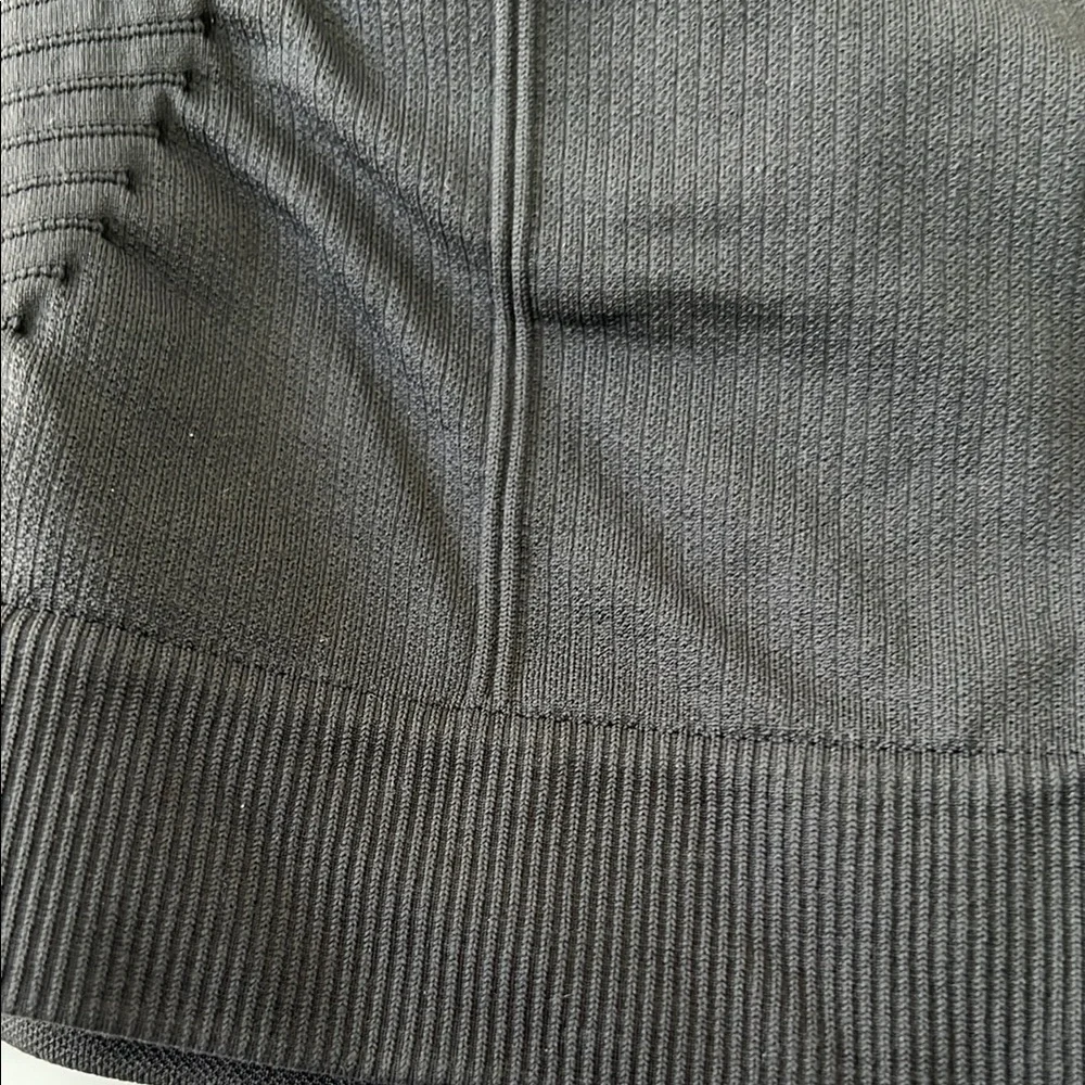 Lululemon Cropped “Seamless”Leggings - Picture 3 of 6